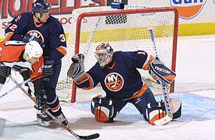Ricky DiPietro reaches to make a save in a game against Philadelphia last week. (photo by Pedro Cancel)