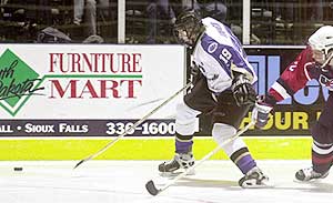 Thomas Vanek is tearing up the USHL, and looks to make a big impact with the Minnesota Gophers next season. (photos by Dave Eggen/Inertia Pro Event Imaging)