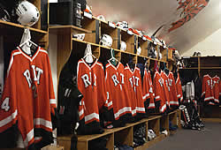 colorscans/20022003/rit_ritter_teamroom.jpg