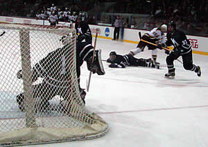 Marc Scheuer makes one of his 29 saves late in regulation. (Photos by Ed Trefzger)