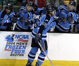 Dustin Penner's game winner sent the Black Bears into Saturday's title game (photos: Pedro Cancel).