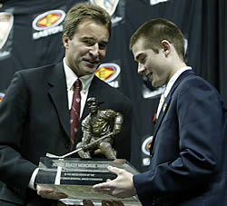 Marty Sertich (r.) accepts the Hobey Baker Memorial Award from Kevin Moquist, the chairman of the award committee (photo: Melissa Wade).