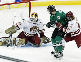 Travis Zajac's first-period goal was his team-leading 20th of the season (photo: Pedro Cancel).