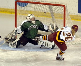 Minnesota's Natalie Darwitz scores just 13 seconds into the game. (Photos: Josh Gibney)