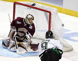 The Sioux's comeback, including Jonathan Toews' goal, fell just short (photo: Melissa Wade).