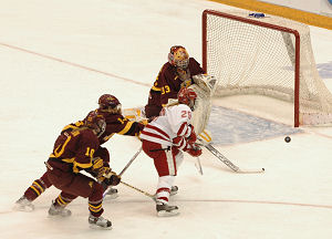 Tia Hanson moves to the net in the NCAA final. (Photo: John E. Van Barriger / <a href='http://words-photos.com'>words-photos.com</a>)” /></p>
<div class=