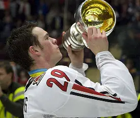 Jonathan Toews hoist the trophy following Canada's gold medal victory in the World Junior Championship on January 5, 2007 in Leksand, Sweden (photo: Melissa Wade.)