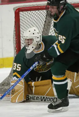 </b>Sophomore DJ Delbuono has his eye on saving pucks in more Skidmore wins.</p>
<p>” /></p>
<div class=