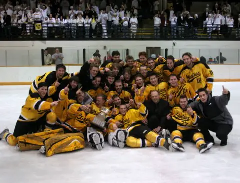 Gustavus Adolphus team picture with the trophy (photo: Matthew Webb).