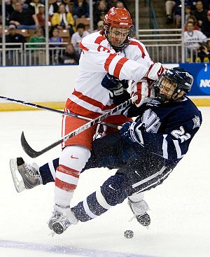 Kevin Shattenkirk (l.) introduces himself to Steve Moses (photo: Melissa Wade).