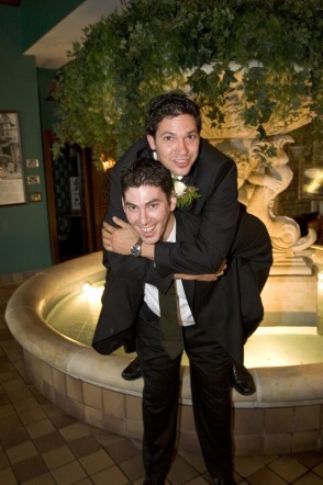Baylis was a groomsman in the September 2006 wedding of former Niagara student equipment manager Marshall Mackinder and former NU women's player Ann McLellan. (photo: Matt Mackinder)
