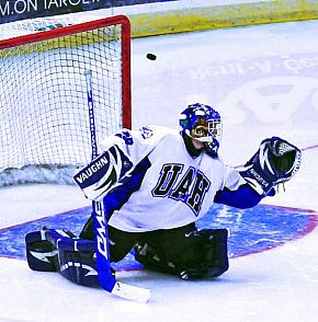 UAH goaltender Blake MacNicol in action last Saturday against Niagara (photo: Doug Eagan).