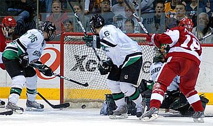 Jordy Murray gives UMD the lead in the second period (photo: Jason Waldowski).
