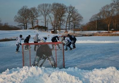 Yale foursomes play through, in every sense (photo: Steve Conn / Yale Athletics).