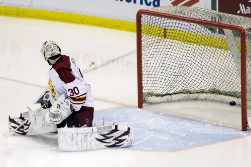 Ferris State goaltender Pat Nagle can't stop Greger Hanson's overtime goal (photo: Rachel Lewis).