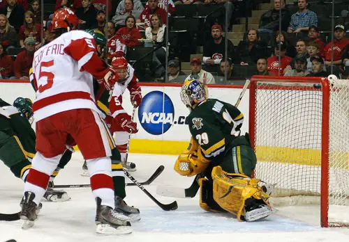 Michael Davies scores in the second period to tie the game (photo: Tim Brule).