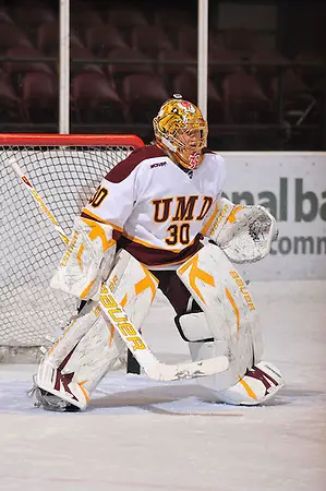Photo By: Brett Groehler Minnesota-Duluth goaltender Kim Martin. (Brett Groehler)