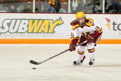 Photo By: Jim Rosvold/University of Minnesota 20 Nov 15: Kelly Pannek (Minnesota - 19). The University of Minnesota Golden Gophers host the Yale University Bulldogs in a non-conference matchup at Ridder Arena in Minneapolis, MN. (Jim Rosvold/University of Minnesota)