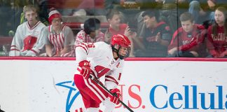 Wisconsin Badgers Sarah Nurse (16) handles the puck during an NCAA women