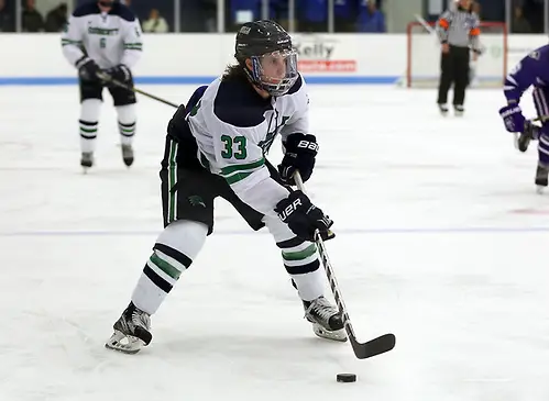 Sophomore Forward Tommy Besinger #33 Tommy Besinger of Endicott (David Le/Endicott College/Endciott Athletics)