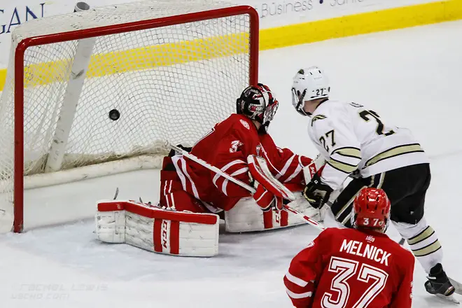 Nov 5, 2016: Ryan Larkin (Miami - 31), Wade Allison (WMU - 27) The Western Michigan Broncos beat the visiting Miami RedHawks 5-2 at Lawson Ice Arena in Kalamazoo, MI. (Rachel Lewis)