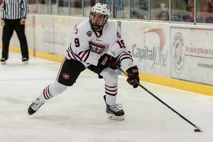 Mikey Eyssimont (SCSU-19) 2018 Feb. 02 St. Cloud State University hosts University of Nebraska Omaha in a NCHC contest at the Herb Brooks National Hockey Center in St. Cloud, MN (Bradley K. Olson)