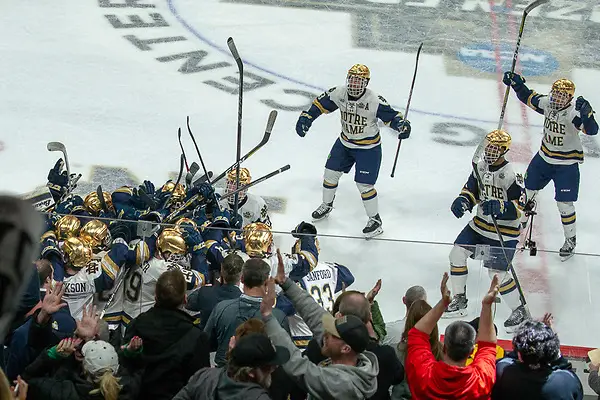 5 Apr 18: The University of Michigan plays against the University of Notre Dame in a national semifinal of the the 2018 NCAA Division 1 Men's Frozen Four at the Xcel Energy Center in St. Paul, MN. (Jim Rosvold/USCHO.com)