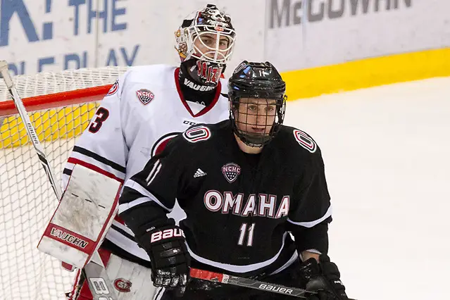 9 Jan 16: Mason Morelli (Omaha - 11), Zach Driscoll (St. Cloud - 33). The St. Cloud State University Huskies host the University of Nebraska-Omaha Mavericks in a NCHC matchup at the Herb Brooks National Hockey Center in St. Cloud, MN. (Jim Rosvold)