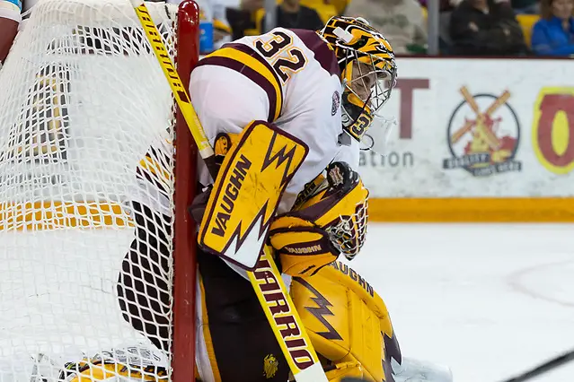 Photo By: Jim Rosvold/University of Minnesota 6 Oct 18: Hunter Shepard (Minnesota Duluth - 32). The University of Minnesota Golden Gophers play against the University of Minnesota Duluth Bulldogs in a non-conference matchup at AMSOIL Arena in Duluth, MN. (Jim Rosvold/University of Minnesota)