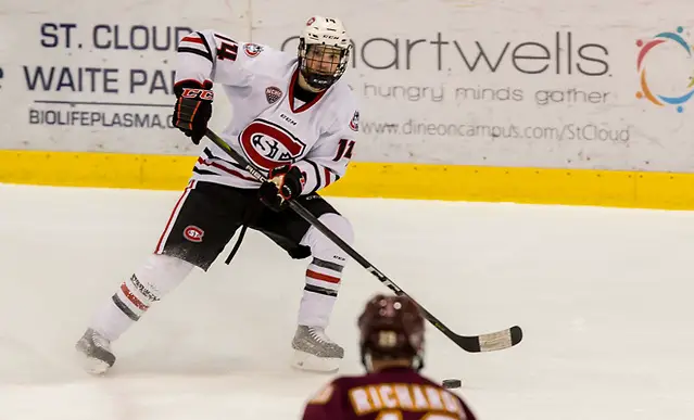 Photo By: Bradley K. Olson Patrick Newell (SCSU-14) 2017 Nov. 4 The St.Cloud State University Huskies host the University of Minnesota Duluth Bulldogs in a NCHC matchup at the Herb Brooks National Hockey Center in St. Cloud, MN (Bradley K. Olson)