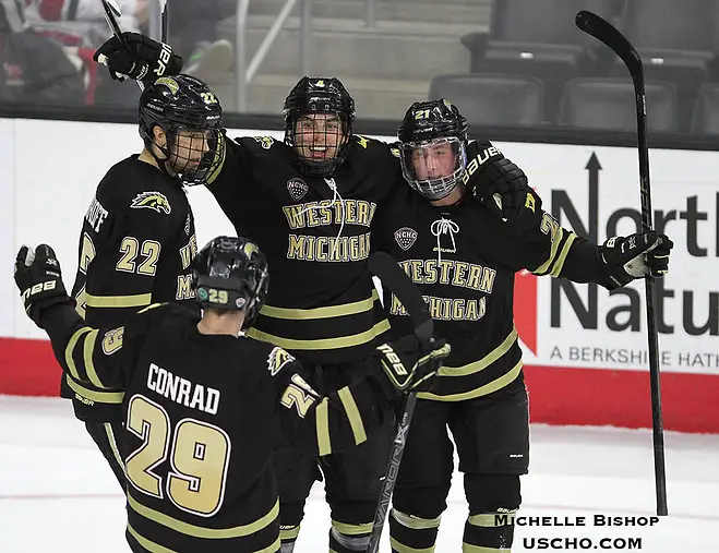 Western Michigan beat Nebraska-Omaha 4-3 Friday night at Baxter Arena. (Photo by Michelle Bishop) (Michelle Bishop)