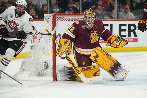 Nick Poehling (SCSU-7) Hunter Shepard (Minnesota-Duluth -32) 2019 March 23 University of Minnesota Duluth and St. Cloud State University meet in the championship game of the NCHC Frozen Face Off at the Xcel Energy Center in St. Paul, MN (Bradley K. Olson)