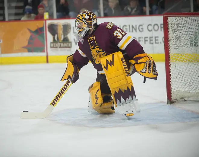 Hunter Shepard of UMD plays the puck. Minnesota Duluth at Denver at Magness Arena, November 17, 2018. (Candace Horgan)