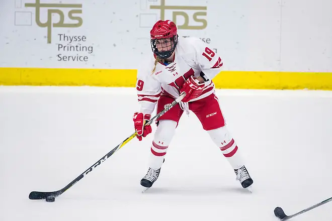 Wisconsin Badgers Annie Pankowski (19) handles the puck during an NCAA WCHA Conference women's hockey game against the North Dakota Fighting Hawks Sunday, January 22, 2017, in Madison, Wis. The Badgers won 3-2. (Photo by David Stluka) (David Stluka/David Stluka David Stluka)