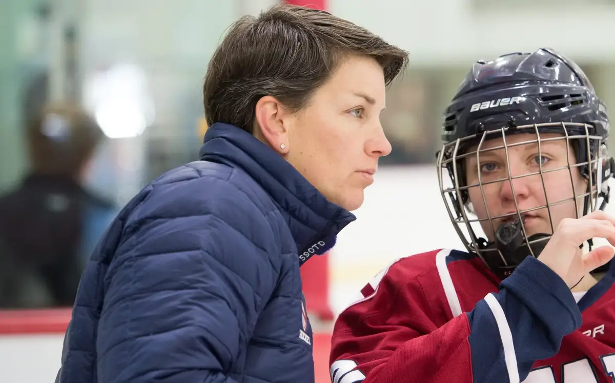 Lulusan Dartmouth, alumni tim nasional wanita AS Silverman ditunjuk sebagai pelatih kepala baru di Post – College Hockey