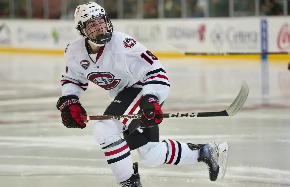 Strand to Coach in the Crazy Game of Hockey This Weekend - Minnesota State  University - Mankato Athletics