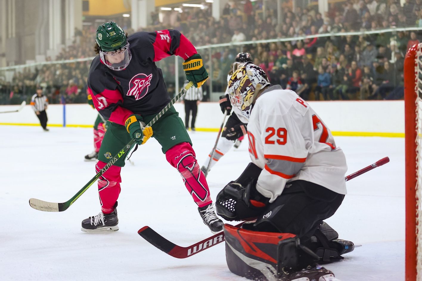 Alaska Anchorage to eliminate men's hockey program