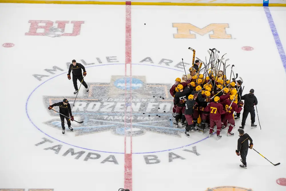 Mavericks Shipping Up To Boston For Frozen Four! - University of